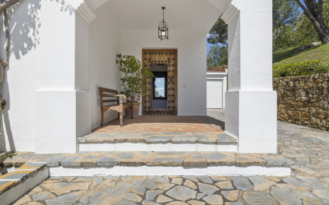 Entrada principal desde zona de parking